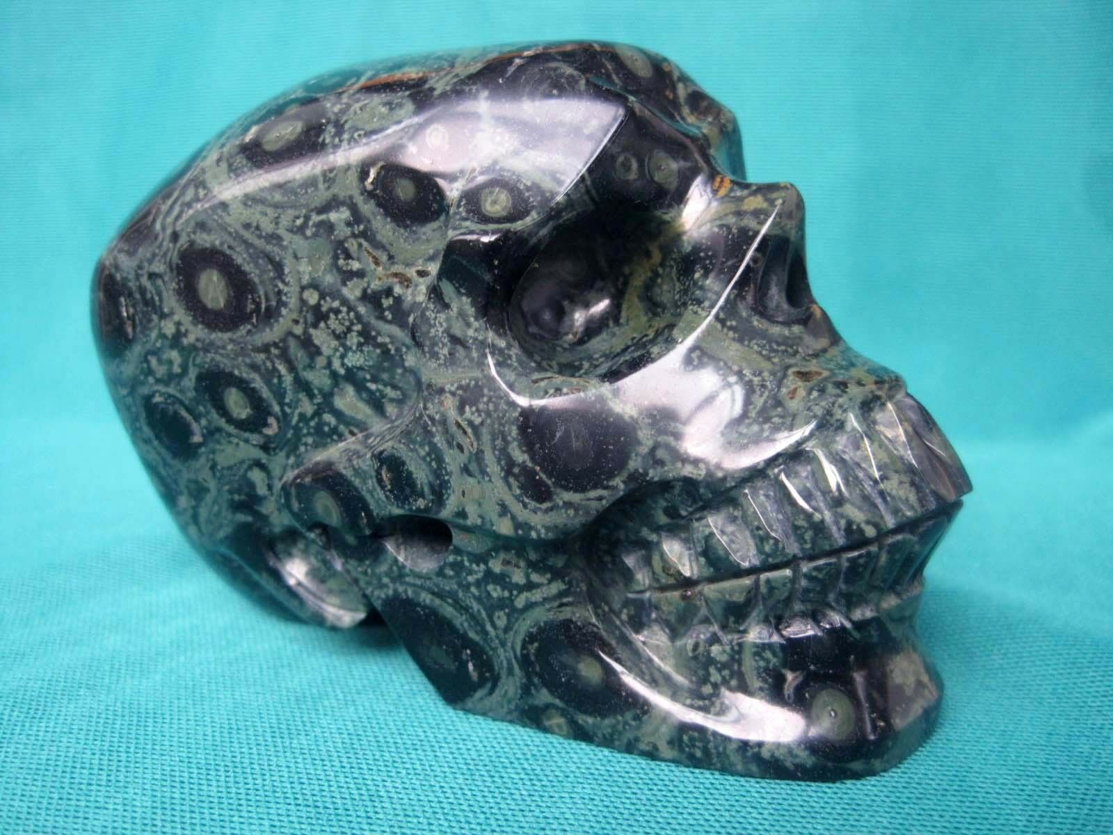 A*883g Natural Madagascar's Green Gemstone Crystal Skull Carving Art 082201